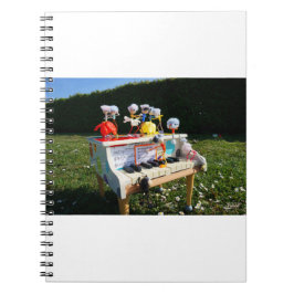 Fubby's op piano die muziek maken en dansen. anteckningsbok