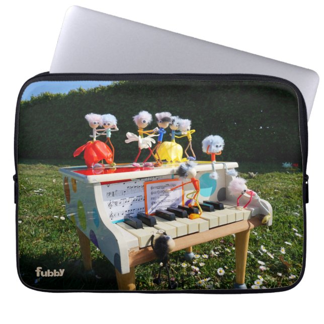 Fubby's op piano die muziek maken en dansen. laptop fodral (Framsidan)