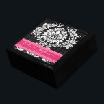 Fuchsia Black and White Damask bröllopsdag Smyckeskrin<br><div class="desc">Bröllop Black Lacquer Anpassningsbar Designer Personlig Smyckeskrin eller minnesbox Elegant Unifera julgåvor på Bröllop-årsdagen eller Valentines day-gåvor Jordbruksföretag Bröllop,  Victorian Bröllop,  Medieval Renaissance Bröllop,  Black and White Blommigt Bröllop</div>