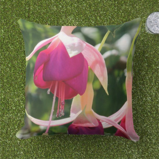 Fuchsia Blomma Kudde (Gräs)