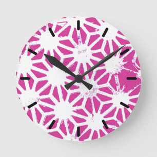 Fuchsia geometric mönster rund klocka