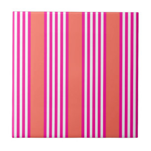 Fuchsia och levande korall fem rand mönster kakelplatta