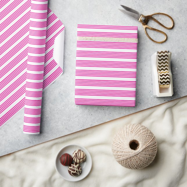 Fuchsia och vit fem rand mönster presentpapper (Hantverk)