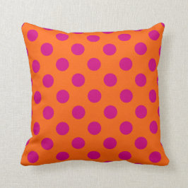 Fuchsia polka dots på orange kudde