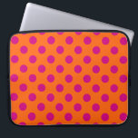 Fuchsia polka dots på orange laptop fodral<br><div class="desc">Fuchsia polka dots på orange</div>