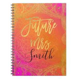 Fuchsia Rosa Guld indisk Mandala Future Mrs. Anteckningsbok Med Spiral