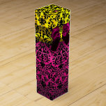 FUCHSIA ROSA RIBBON, BLACK GULD ART NOUVEAU DAMASK VINLÅDA<br><div class="desc">Elegant guld-gultens presentlåda med pulserande 3D-topaz,  lila ametyst-stenar,  klasser,  unika Art nouveau-dammar,  enkelt anpassade med din text för bröllop vin,  nuptiell gåva,  gulliga 16,  babyduschar,  möhippor,  quinceanera-födelsedagsfester,  Bat mitzvah,  romantiska förlovning duschar,  jul,  helgdag , kontor,  familjeåterförening,  nytt års kväll firande,  årsdagar,  sammankomster,  skola-studenten eller vad som helst du vill!</div>
