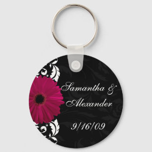 Fuchsia Rulla Gerbera Daisy w/Black and White Nyckelring