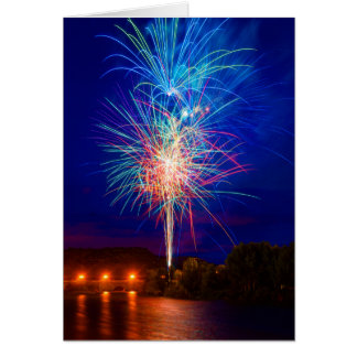 Fuegos artificiales sobre el río hälsningskort