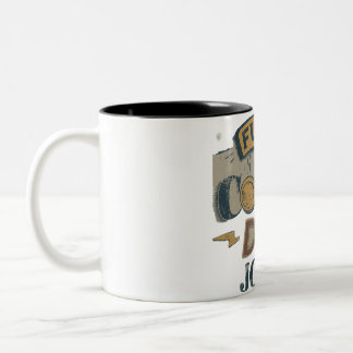 Fueled av Coffee och Pappa Jokes Två-Tonad Mugg