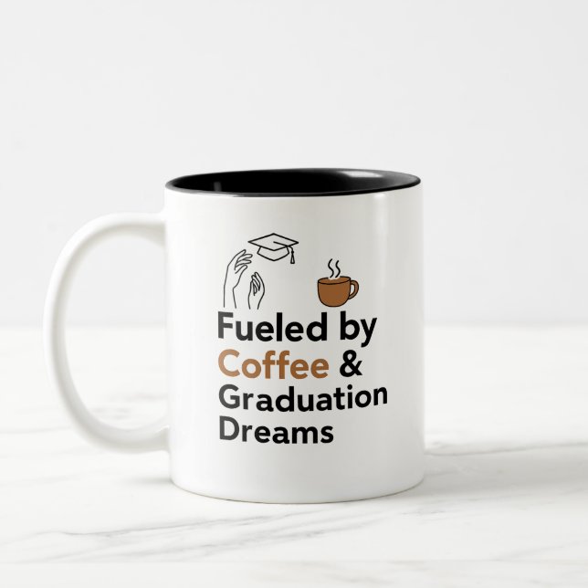 🎓 Fueled by Coffee & Studenten Dreams | Graduati Två-Tonad Mugg (Vänster)