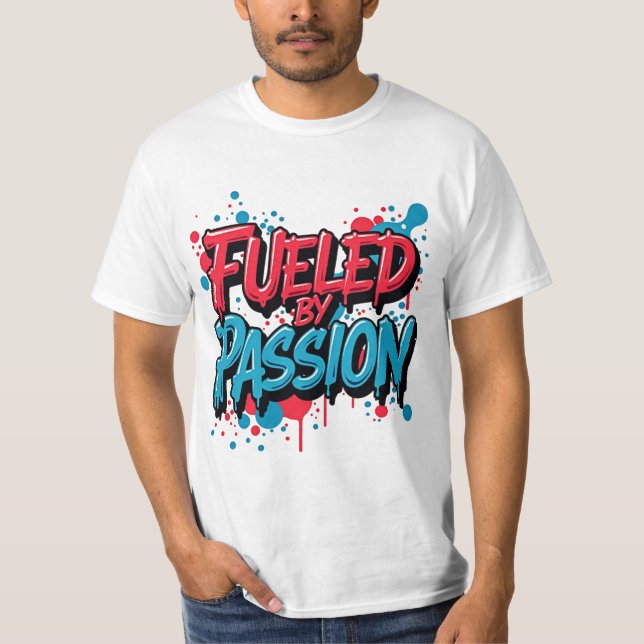 Fueled by Passion - Graffiti-Stil Enthusiast T Shirt (Framsida)