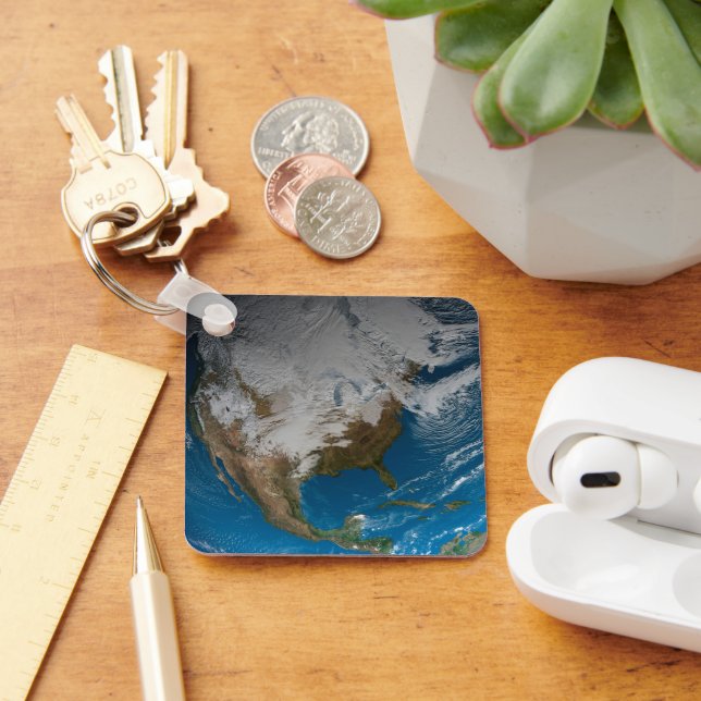 Ful Earth med simulerade moln över Nordamerika Nyckelring (Skrivbord)