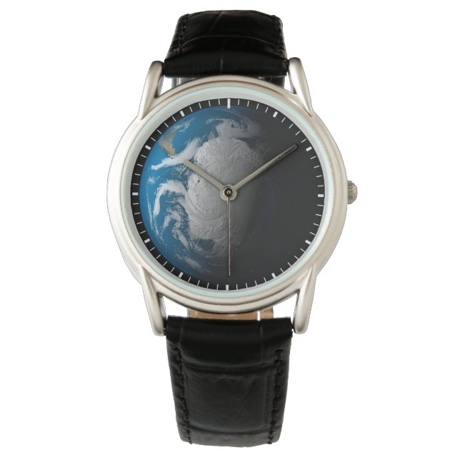 Ful Earth som visar simulerade moln över Antarctic Armbandsur (Framsida)