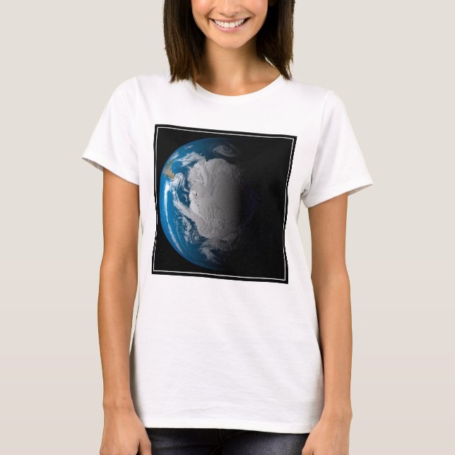 Ful Earth som visar simulerade moln över Antarctic T Shirt (Framsida)