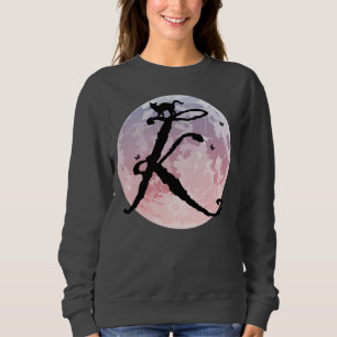 Full måne och katt K Initial Monogram T-Shirt