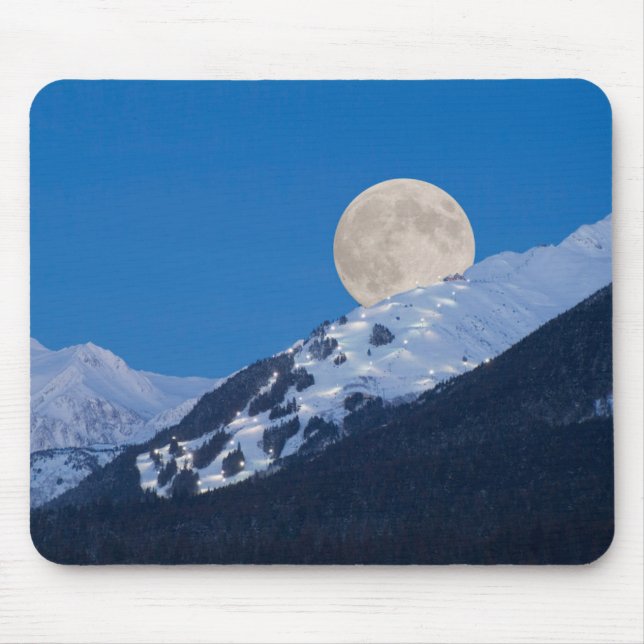 Full Moon over Alyeska Ski Resort, Alaska Musmatta (Framsidan)