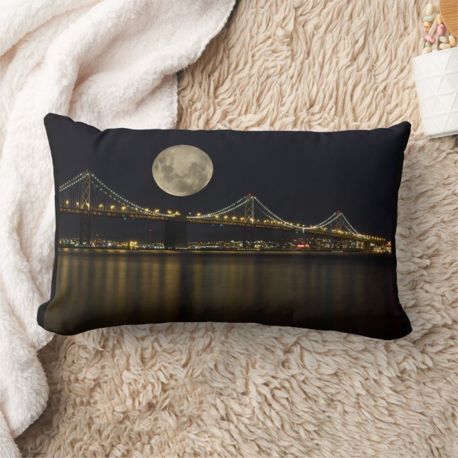 Full Moon över Bay Bridge Lumbarkudde (Filt)