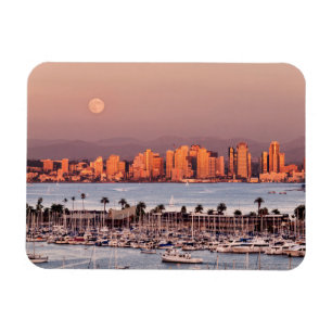 Fullmåne över San Diego Magnet