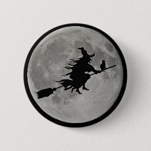 FULLMÅNEHÄXAN PÅ den KVASTHalloween häxan KNÄ Knapp