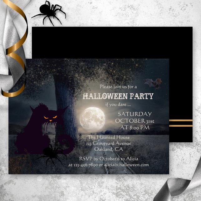 Fullständig Moon Black Cat Halloween fest-inbjudan Inbjudningar (Halloween party invitation showing a black cat on a spooky night with a spider and bat at full moon)