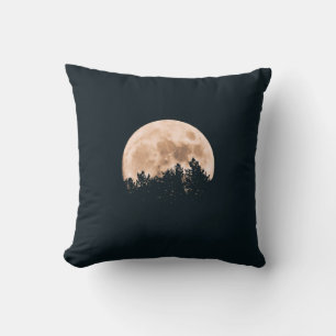 FULLSTÄNDIGT MOON BAKOM EN TRÄD SILHOUETTES KUDDE