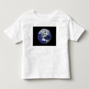 Fullständigt tänd jord som centreras på t shirt