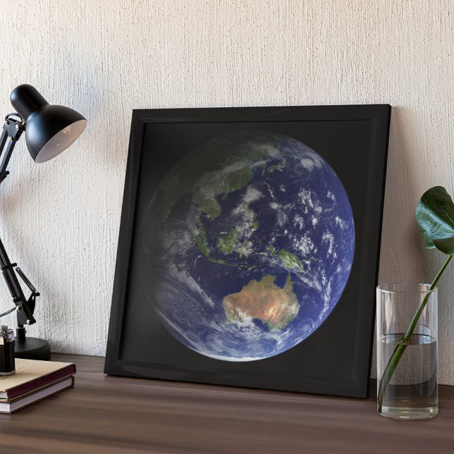 Fullt Earth från rymden som visar Australien Poster (Poster in frame)