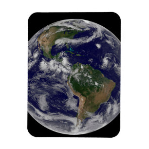 Fullt Earth med olika tropiska stormsystem. Magnet