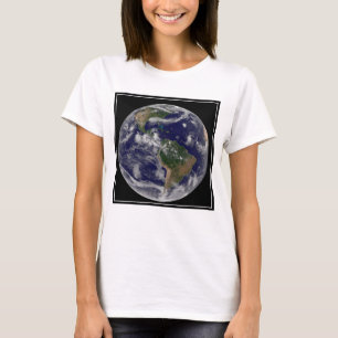Fullt Earth med olika tropiska stormsystem. T Shirt