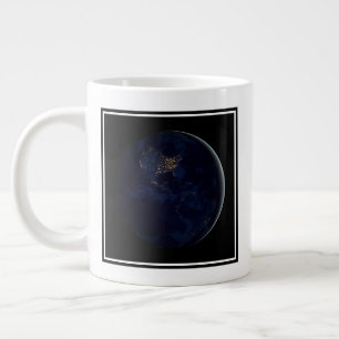 Fullt Earth på natten med City Ljus Amerika Jumbo Mugg