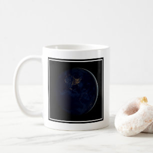 Fullt Earth på natten med City Ljus Amerika Kaffemugg