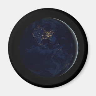 Fullt Earth på natten med City Ljus Amerika Magnet