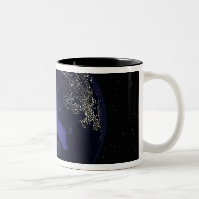Fullt Earth på natten som visar ljus 5 Två-Tonad Mugg (Höger)