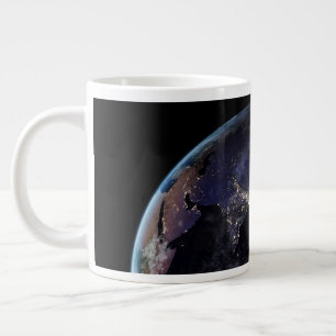 Fullt Earth som visar Asiens Ljus i Nattens stad. Jumbo Mugg