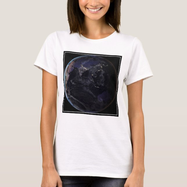 Fullt Earth som visar Asiens Ljus i Nattens stad. T Shirt (Framsida)