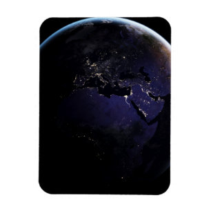 Fullt Earth som visar Ljus i Europa på natten. Magnet