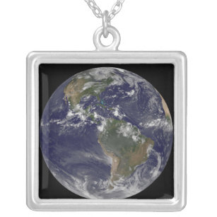 Fullt Earth som visar Nordamerika och Sydamerika 2 Silverpläterat Halsband