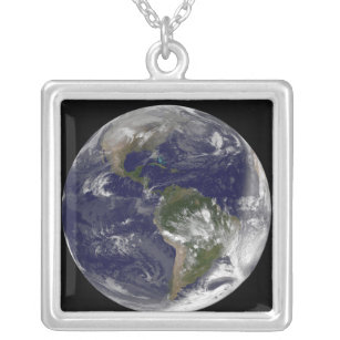 Fullt Earth som visar Nordamerika och Sydamerika 5 Silverpläterat Halsband
