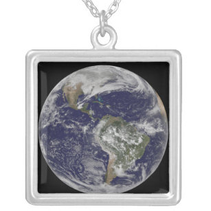 Fullt Earth som visar Nordamerika och Sydamerika 6 Silverpläterat Halsband