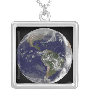 Fullt Earth som visar Nordamerika och Sydamerika 7 Silverpläterat Halsband