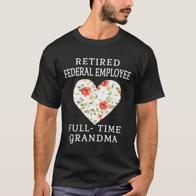 Fullt för pensionerad federal anställd Grandma Hea T Shirt (Framsida)