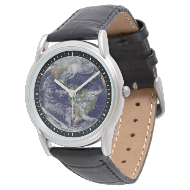 Fullt Jorden med en mäktig vinterstorm. Armbandsur (Vinklad)
