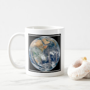 Fullt jorden som visar Östran Hemisphere. Kaffemugg