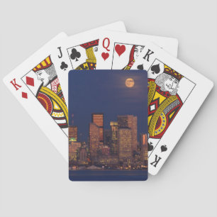 Fullt måne stigning i Seattleskylin i närheten Casinokort