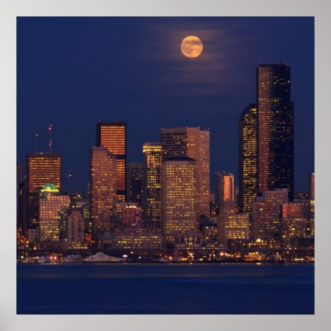Fullt måne stigning i Seattleskylin i närheten Poster (Framsidan)