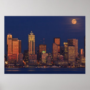 Fullt måne stigning i Seattleskylin i närheten Poster