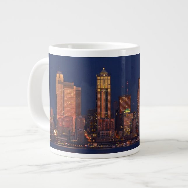 Fullt måne stigning om Seattle skyline Jumbo Mugg (Framsida vänster)