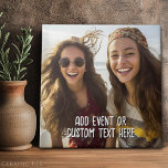Fullt Photo med Anpassningsbar Text i vitt Kakelplatta<br><div class="desc">Ett roligt sätt att fånga minnen och  dem med vänner. Lägg till en kvadrat eller ett foto och din favoritbildtext om du vill göra en coola till vänner.</div>
