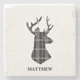 Fullvuxen hankronhjorthuvud på svartvit pläd underlägg sten